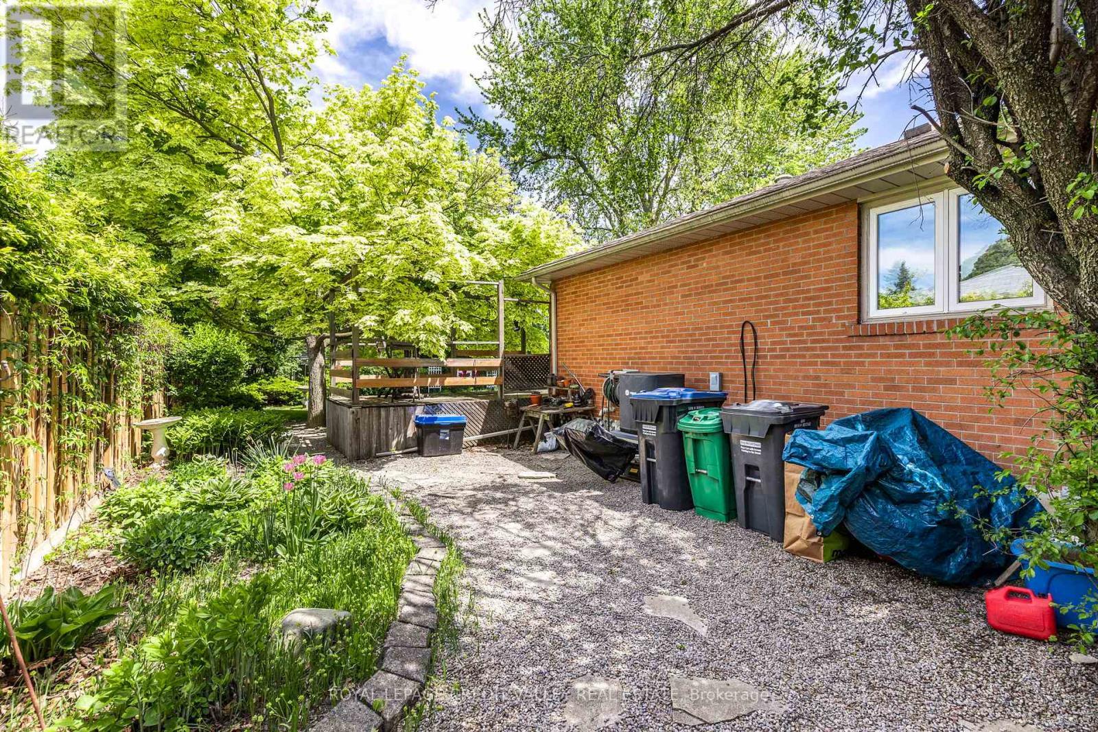 












24 LADORE DRIVE

,
Brampton,




Ontario
L6Y1V5

