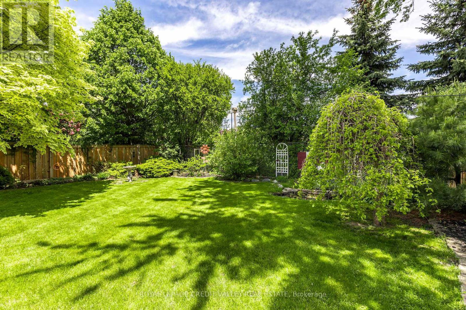 












24 LADORE DRIVE

,
Brampton,




Ontario
L6Y1V5

