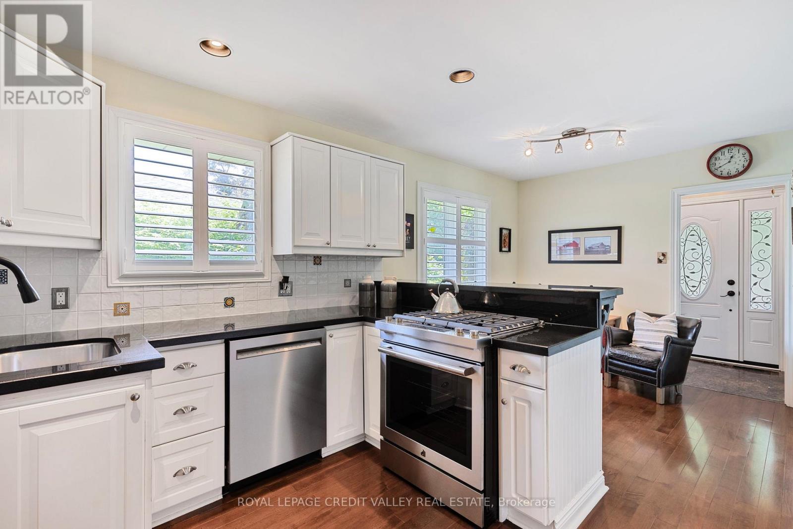 












24 LADORE DRIVE

,
Brampton,




Ontario
L6Y1V5

