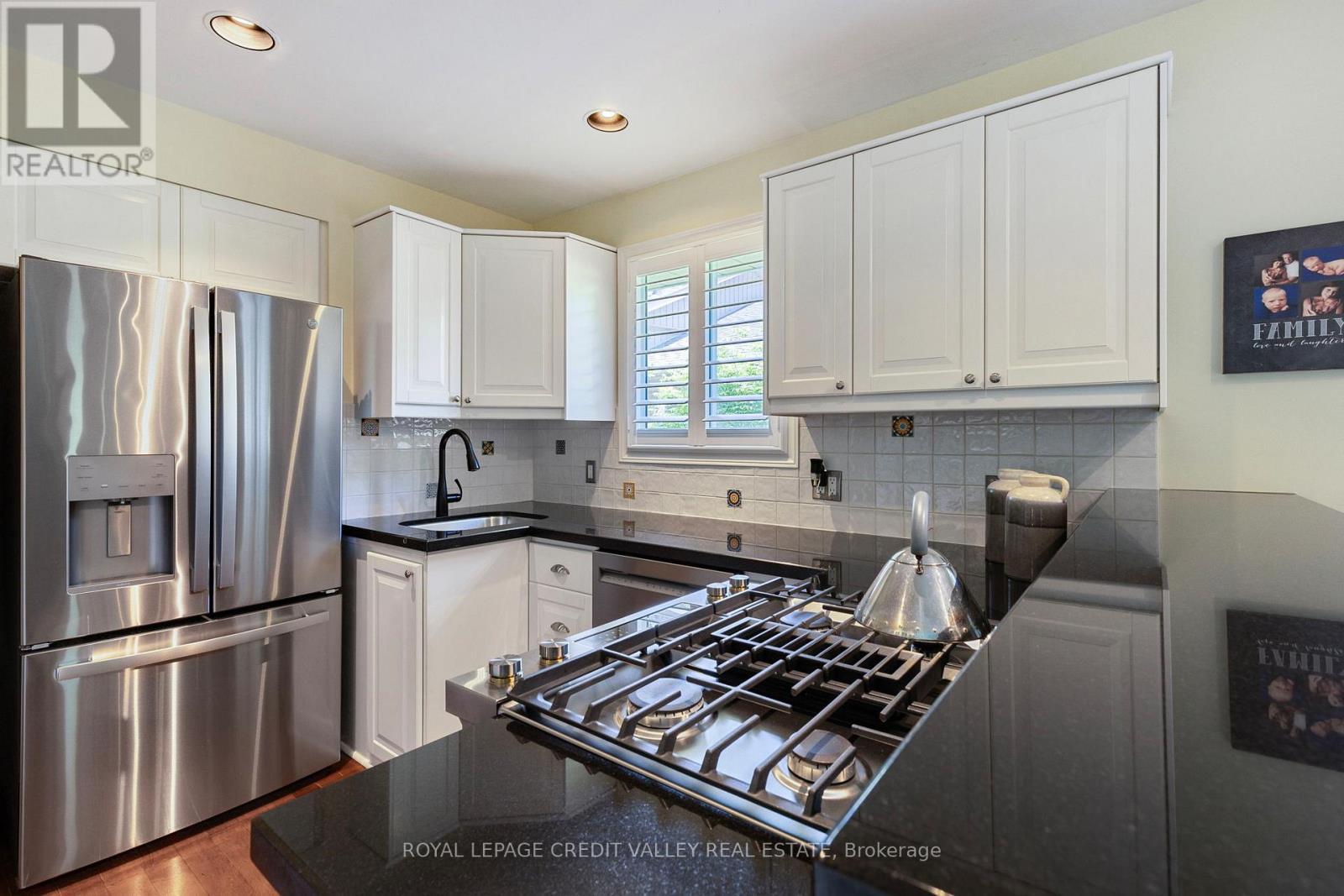 












24 LADORE DRIVE

,
Brampton,




Ontario
L6Y1V5

