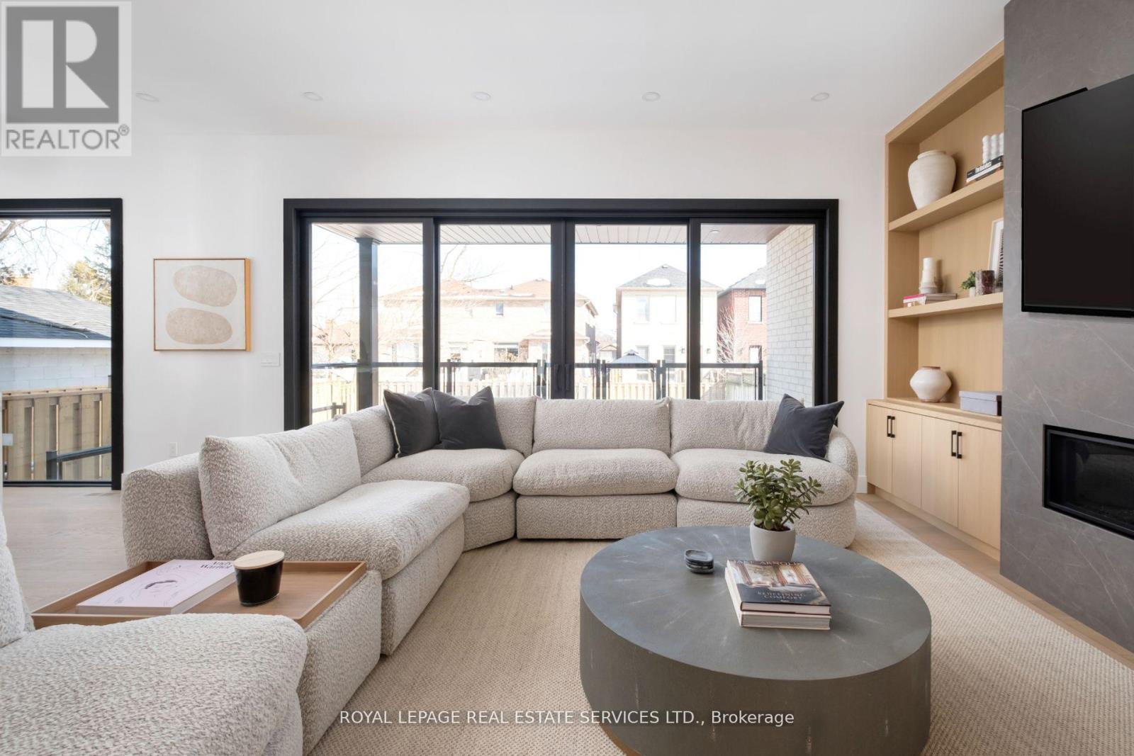 












263 THIRTIETH STREET

,
Toronto,




Ontario
M8W3E2

