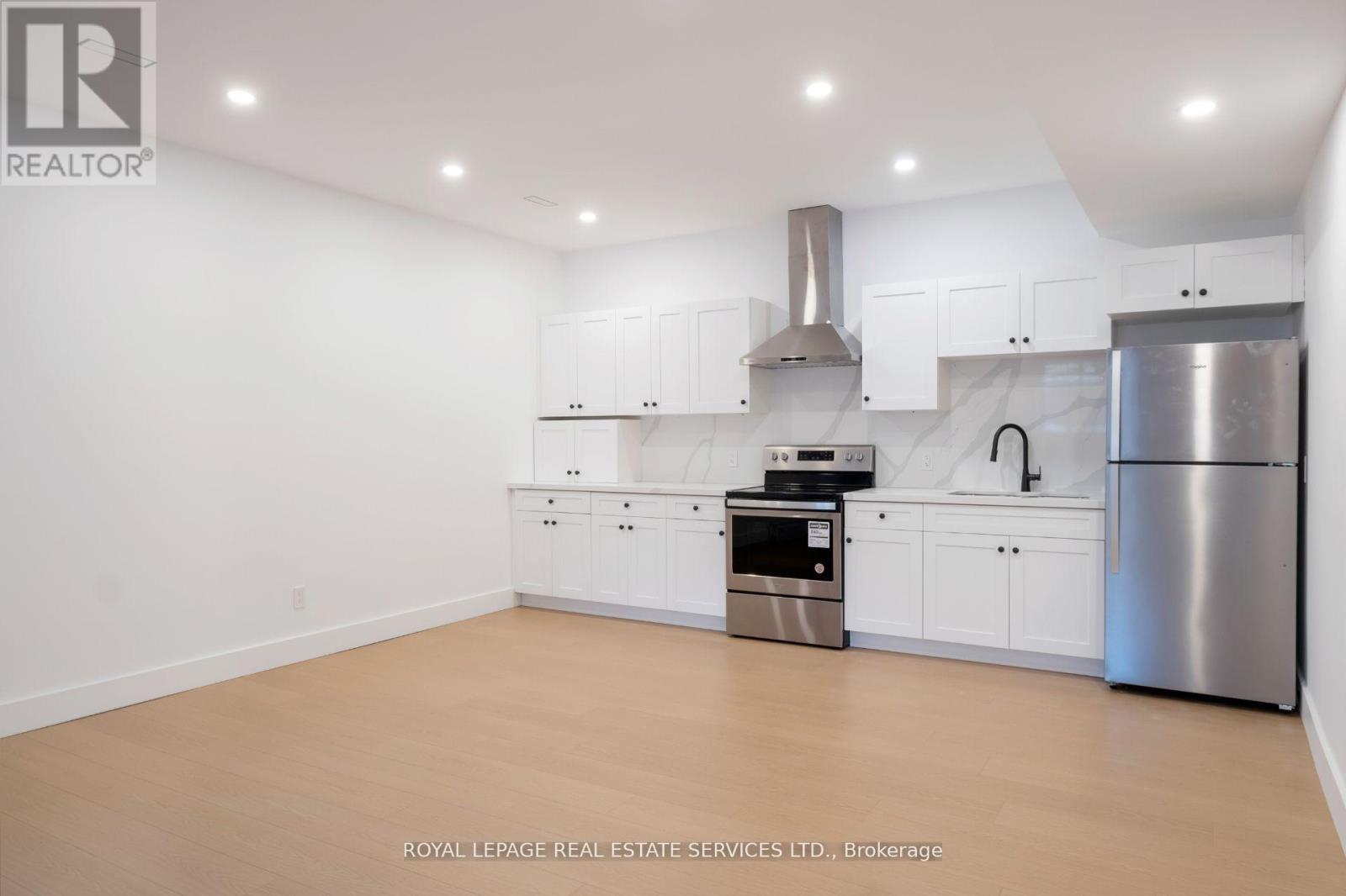 












263 THIRTIETH STREET

,
Toronto,




Ontario
M8W3E2

