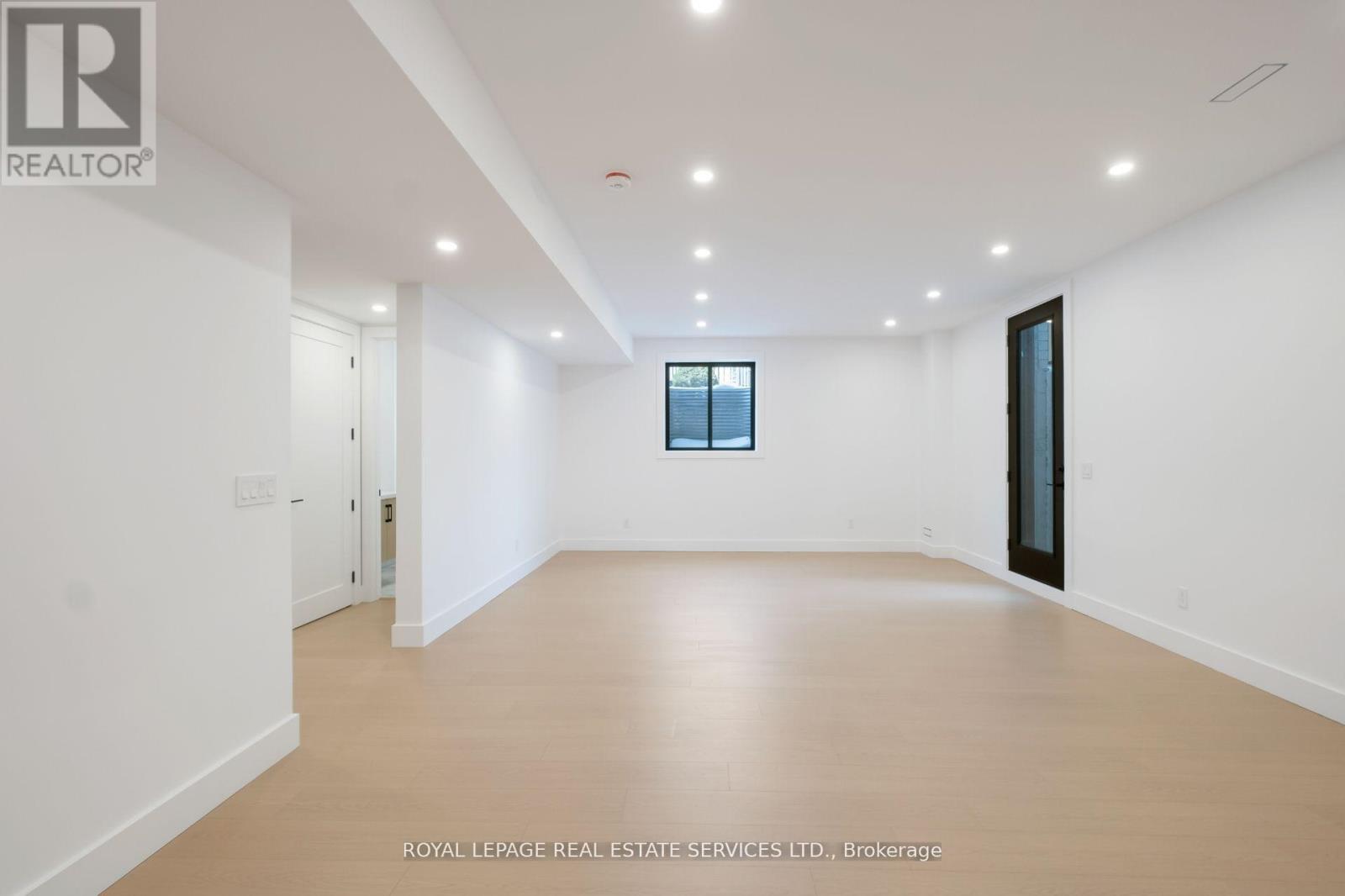 












263 THIRTIETH STREET

,
Toronto,




Ontario
M8W3E2

