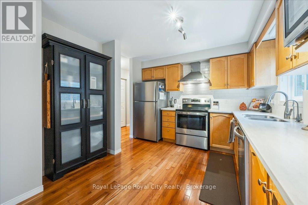 












10 O'CONNOR LANE

,
Guelph (Grange Road),




Ontario
N1E7G5

