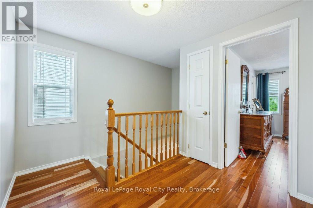 












10 O'CONNOR LANE

,
Guelph (Grange Road),




Ontario
N1E7G5

