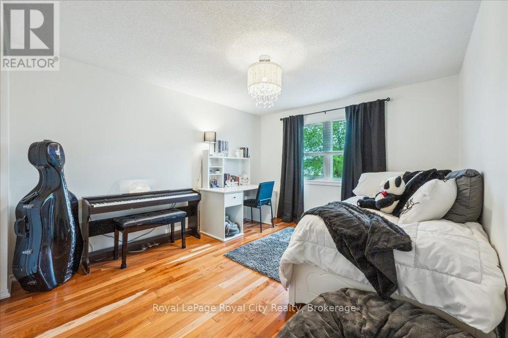 












10 O'CONNOR LANE

,
Guelph (Grange Road),




Ontario
N1E7G5

