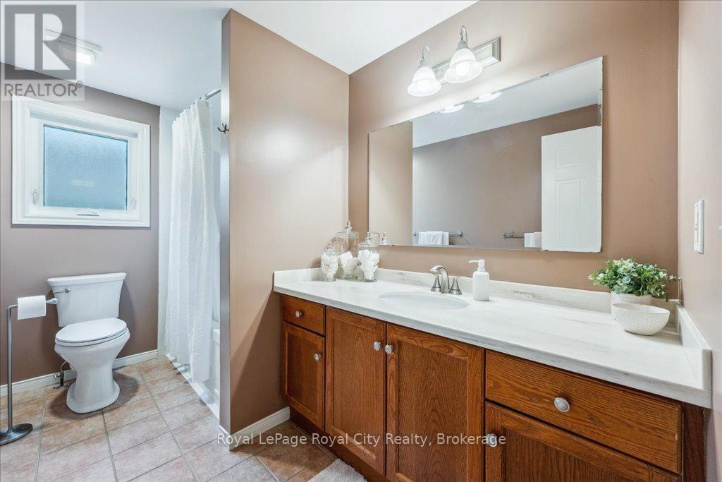 












10 O'CONNOR LANE

,
Guelph (Grange Road),




Ontario
N1E7G5

