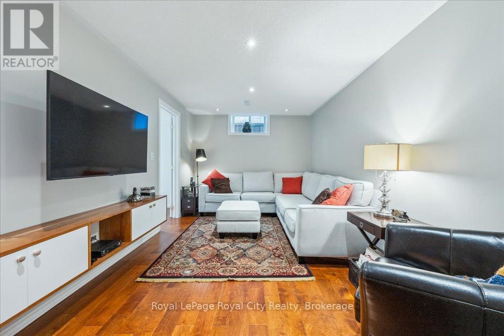 












10 O'CONNOR LANE

,
Guelph (Grange Road),




Ontario
N1E7G5


