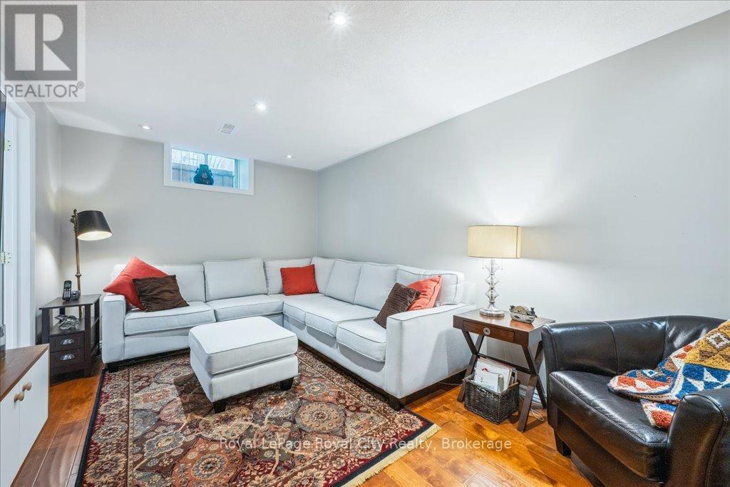 












10 O'CONNOR LANE

,
Guelph (Grange Road),




Ontario
N1E7G5

