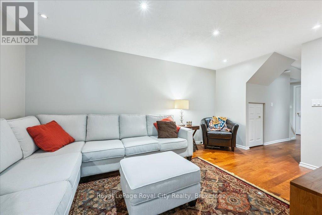 












10 O'CONNOR LANE

,
Guelph (Grange Road),




Ontario
N1E7G5

