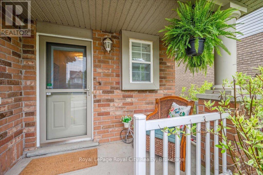 












10 O'CONNOR LANE

,
Guelph (Grange Road),




Ontario
N1E7G5


