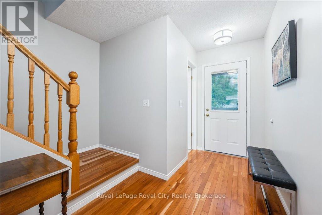 












10 O'CONNOR LANE

,
Guelph (Grange Road),




Ontario
N1E7G5

