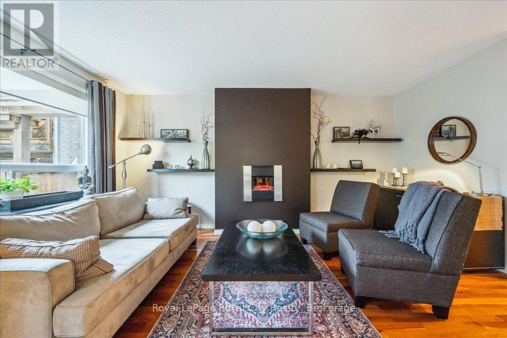 












10 O'CONNOR LANE

,
Guelph (Grange Road),




Ontario
N1E7G5

