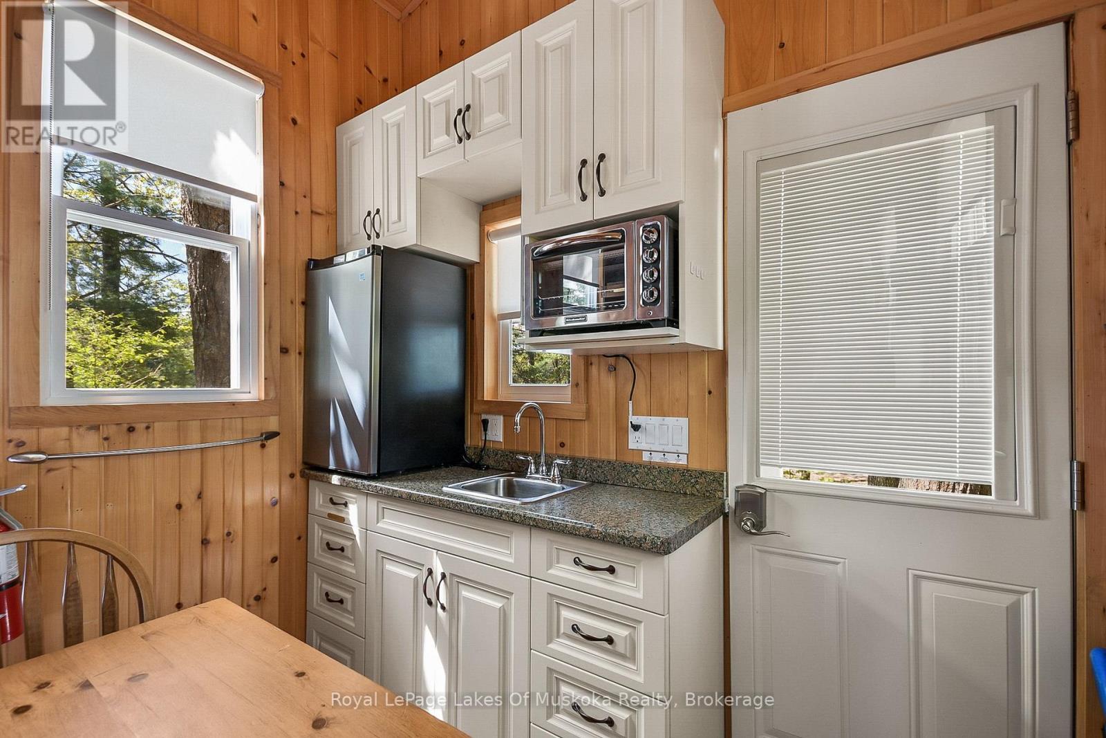 












71 EARLS ROAD

,
The Archipelago (Archipelago South),




Ontario
P0C1H0

