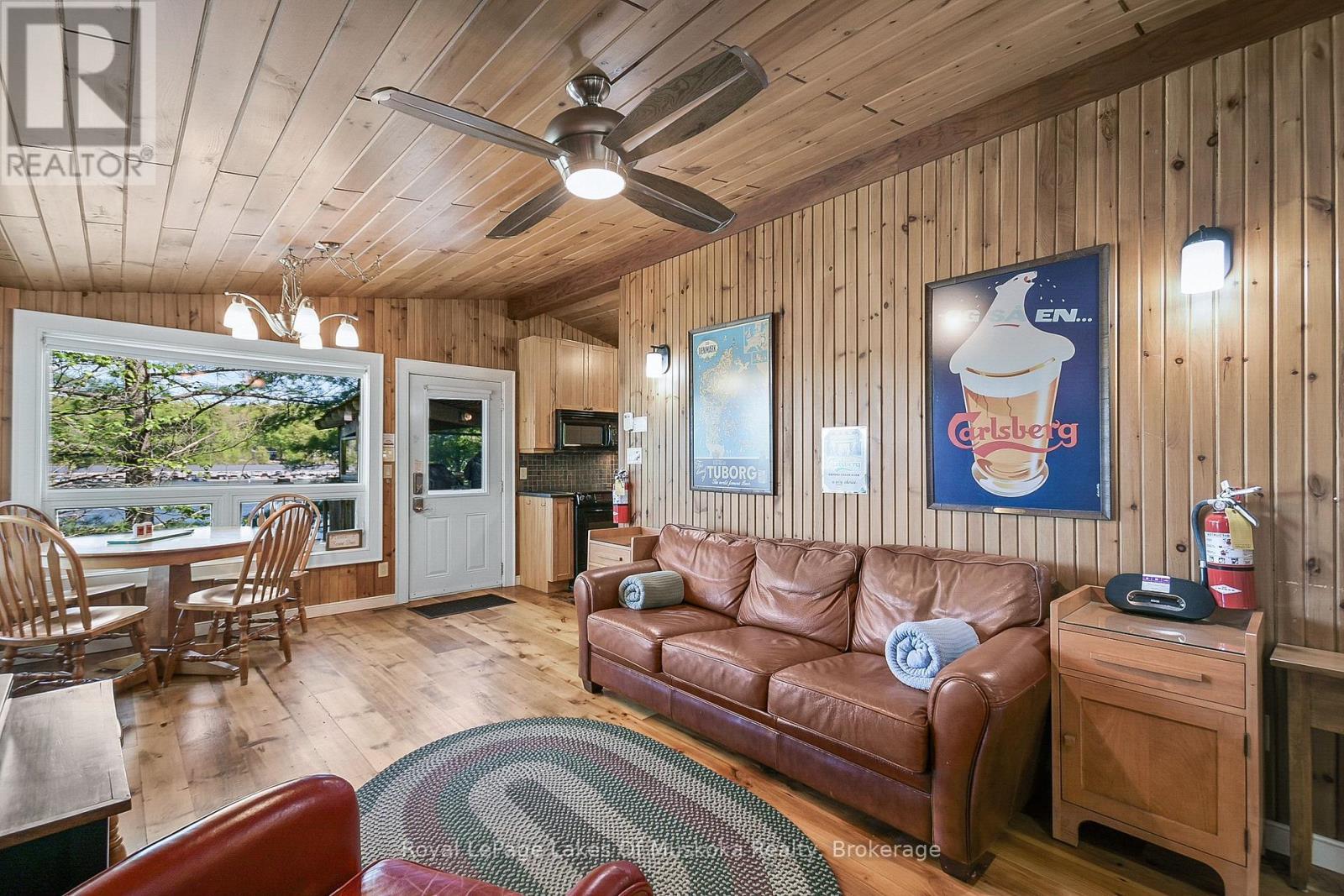 












71 EARLS ROAD

,
The Archipelago (Archipelago South),




Ontario
P0C1H0

