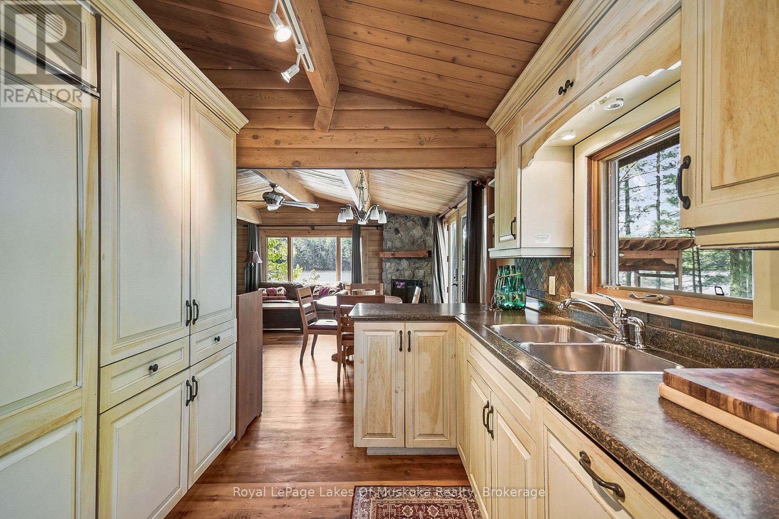 












71 EARLS ROAD

,
The Archipelago (Archipelago South),




Ontario
P0C1H0

