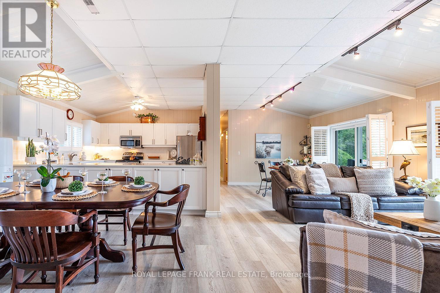 












46 LAKEVIEW BOULEVARD

,
Kawartha Lakes (Little Britain),




Ontario
K0M2C0

