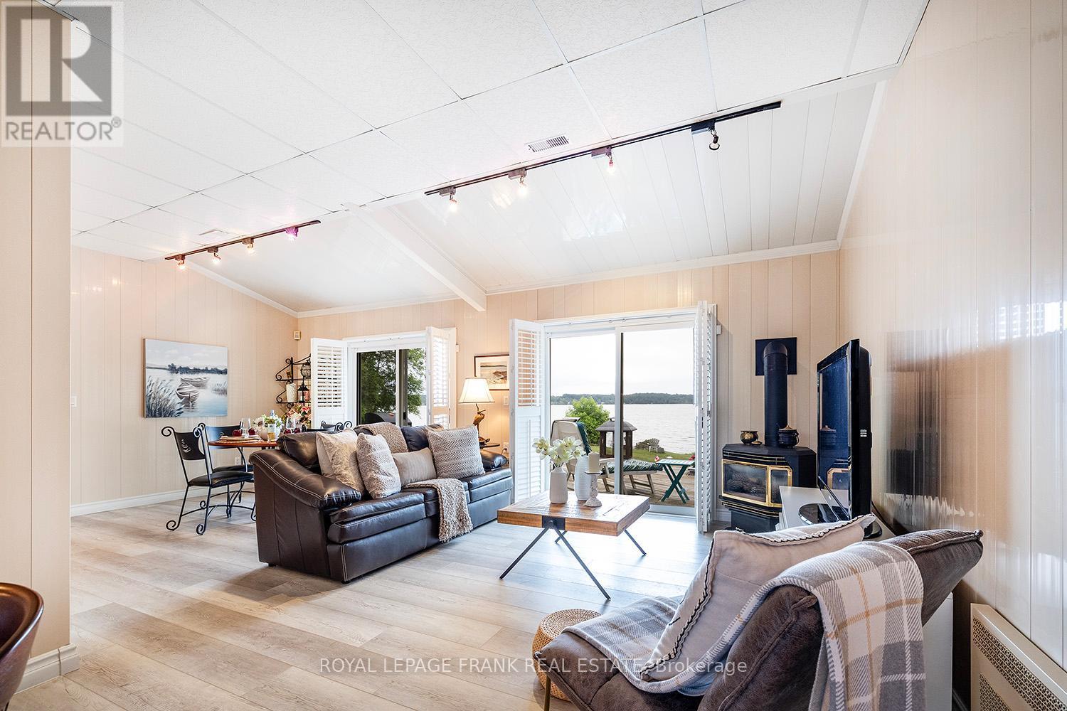 












46 LAKEVIEW BOULEVARD

,
Kawartha Lakes (Little Britain),




Ontario
K0M2C0

