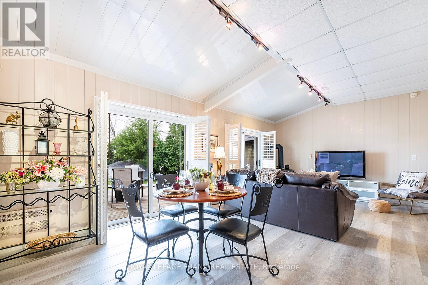 












46 LAKEVIEW BOULEVARD

,
Kawartha Lakes (Little Britain),




Ontario
K0M2C0

