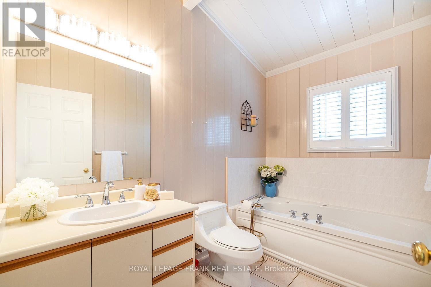 












46 LAKEVIEW BOULEVARD

,
Kawartha Lakes (Little Britain),




Ontario
K0M2C0

