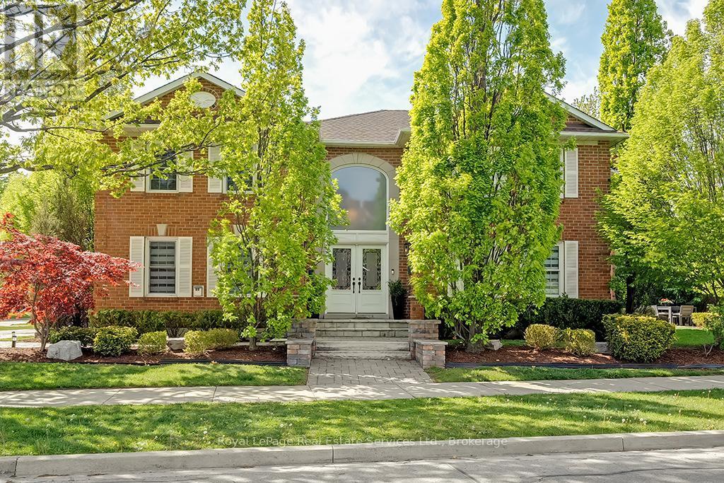 












2101 GROSVENOR STREET

,
Oakville (WC Wedgewood Creek),




Ontario
L6H4N1

