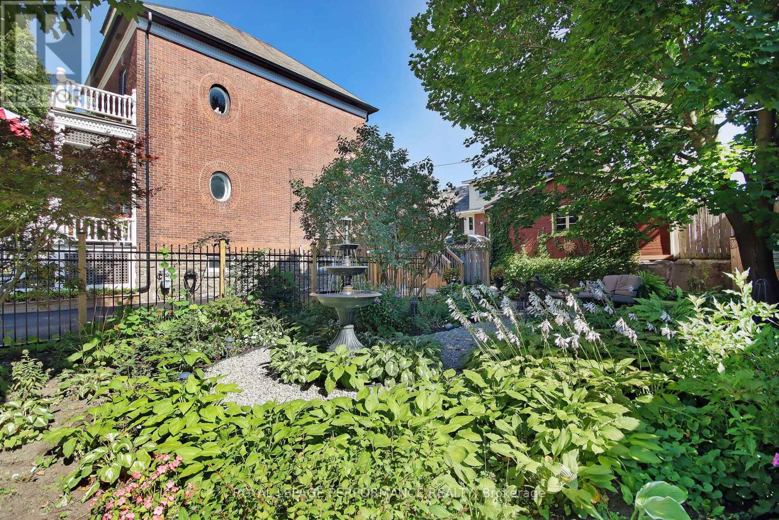 












49 BETHUNE STREET

,
Brockville,




Ontario
K6V2C9

