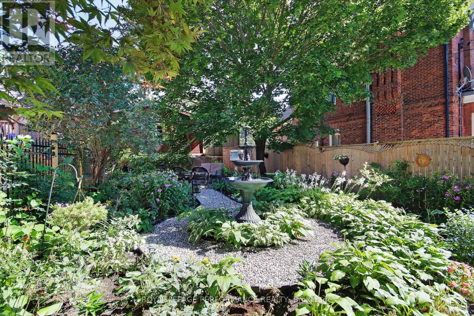 












49 BETHUNE STREET

,
Brockville,




Ontario
K6V2C9

