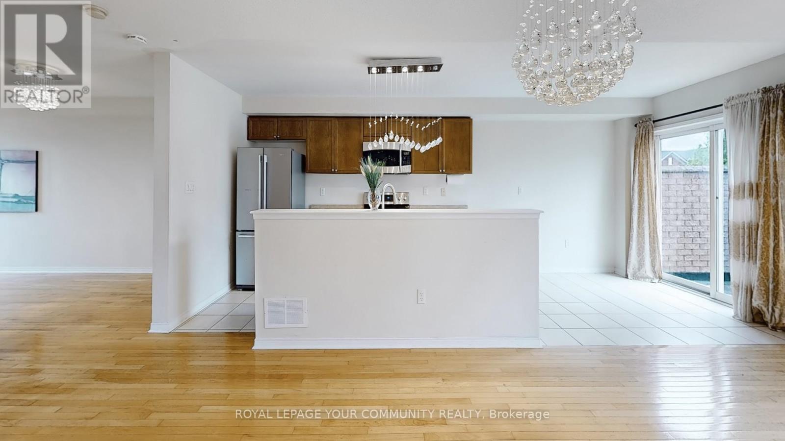 












44 OLD OAK LANE

,
Markham,




Ontario
L6B0K8

