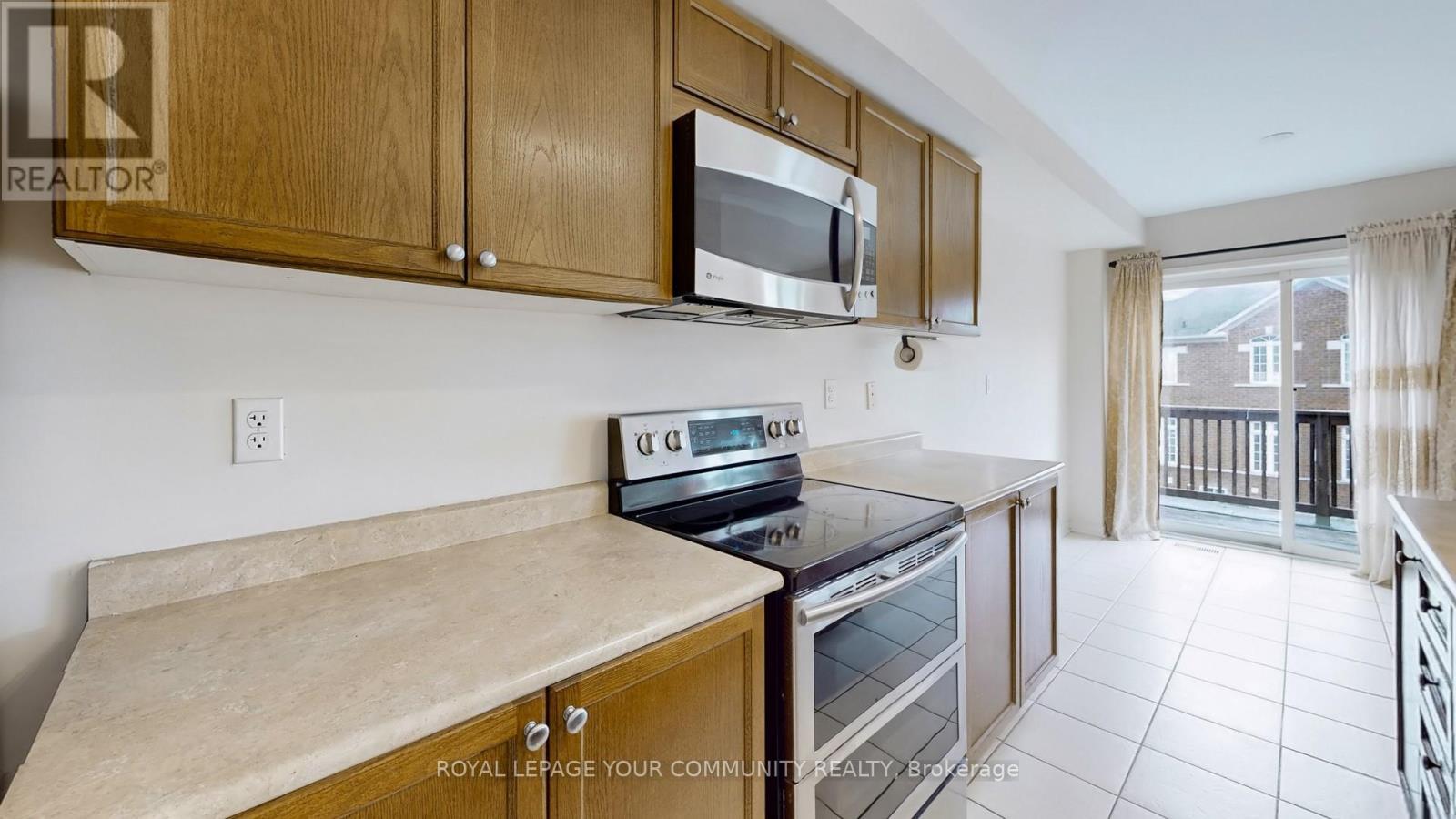 












44 OLD OAK LANE

,
Markham,




Ontario
L6B0K8

