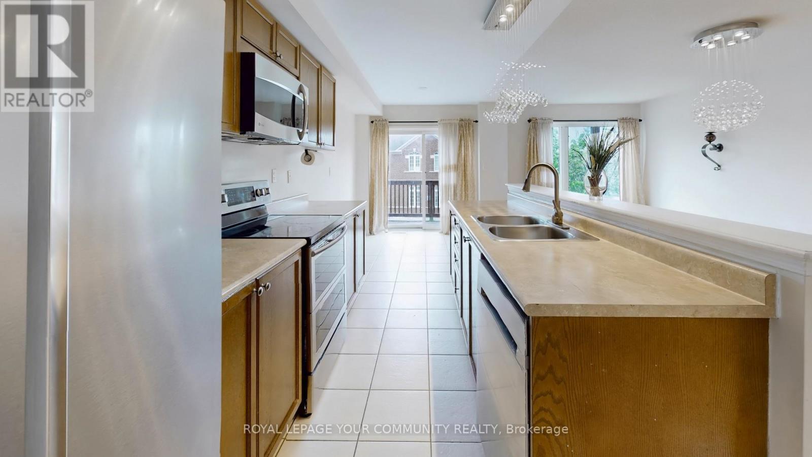 












44 OLD OAK LANE

,
Markham,




Ontario
L6B0K8

