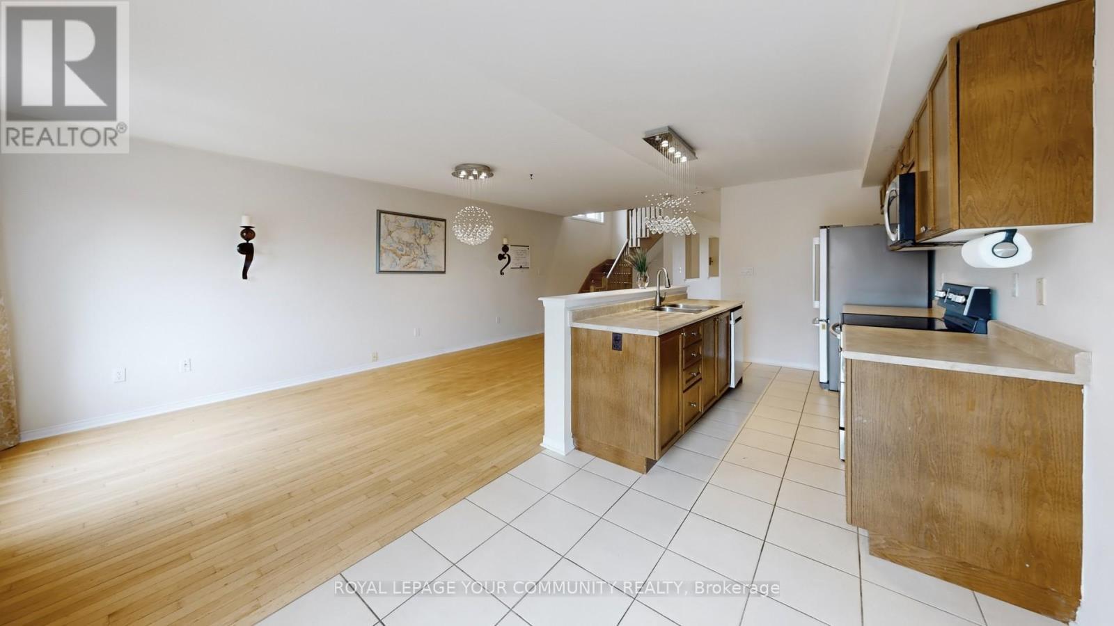 












44 OLD OAK LANE

,
Markham,




Ontario
L6B0K8

