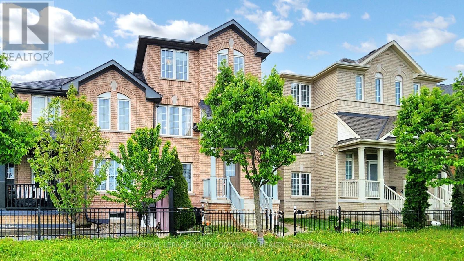 












44 OLD OAK LANE

,
Markham,




Ontario
L6B0K8

