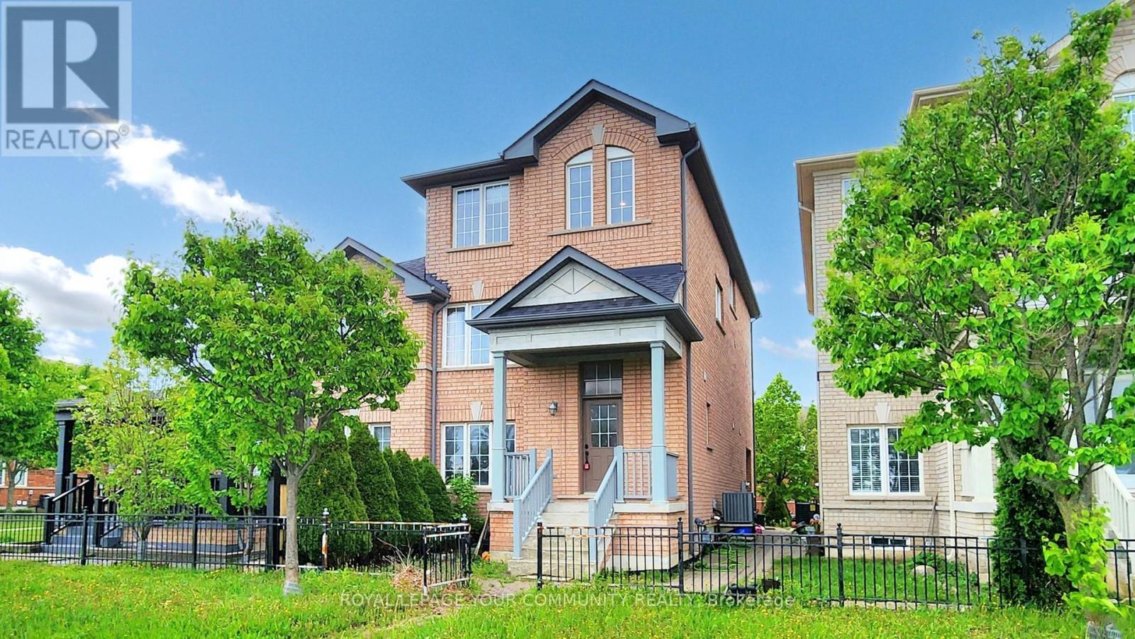 












44 OLD OAK LANE

,
Markham,




Ontario
L6B0K8

