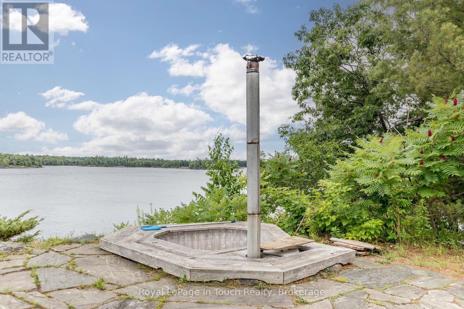 












B686-8 DERBYSHIRE ISLAND

,
The Archipelago (Archipelago),




Ontario
P2A1T4


