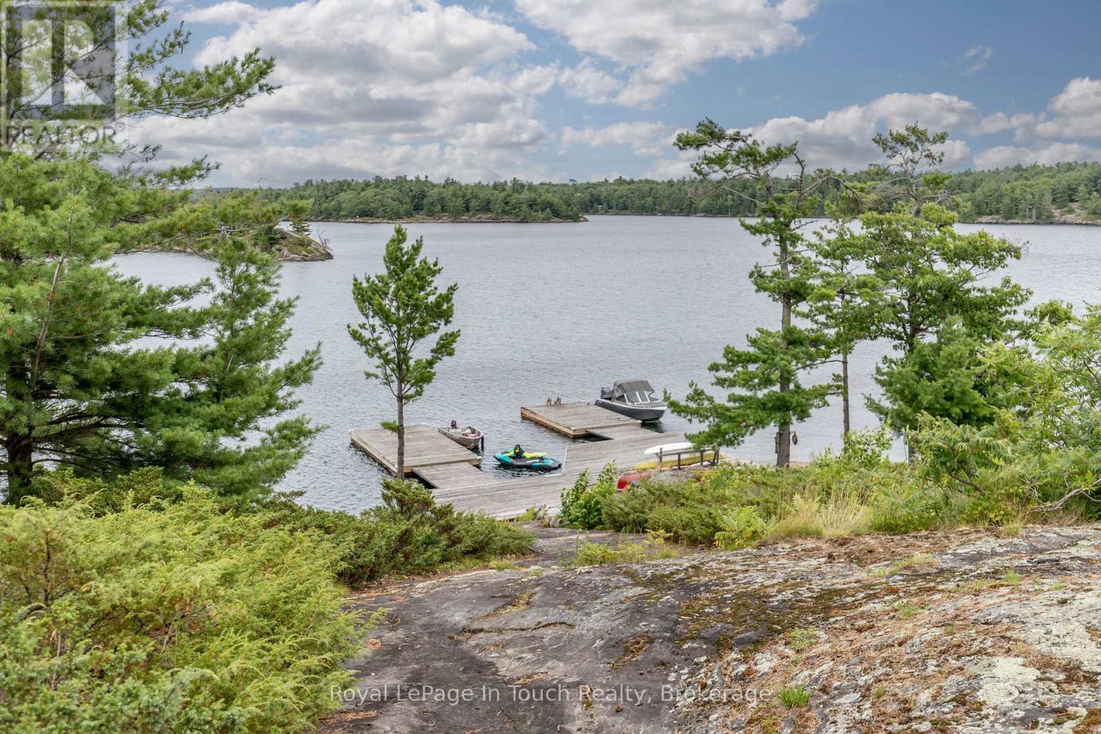 












B686-8 DERBYSHIRE ISLAND

,
The Archipelago (Archipelago),




Ontario
P2A1T4

