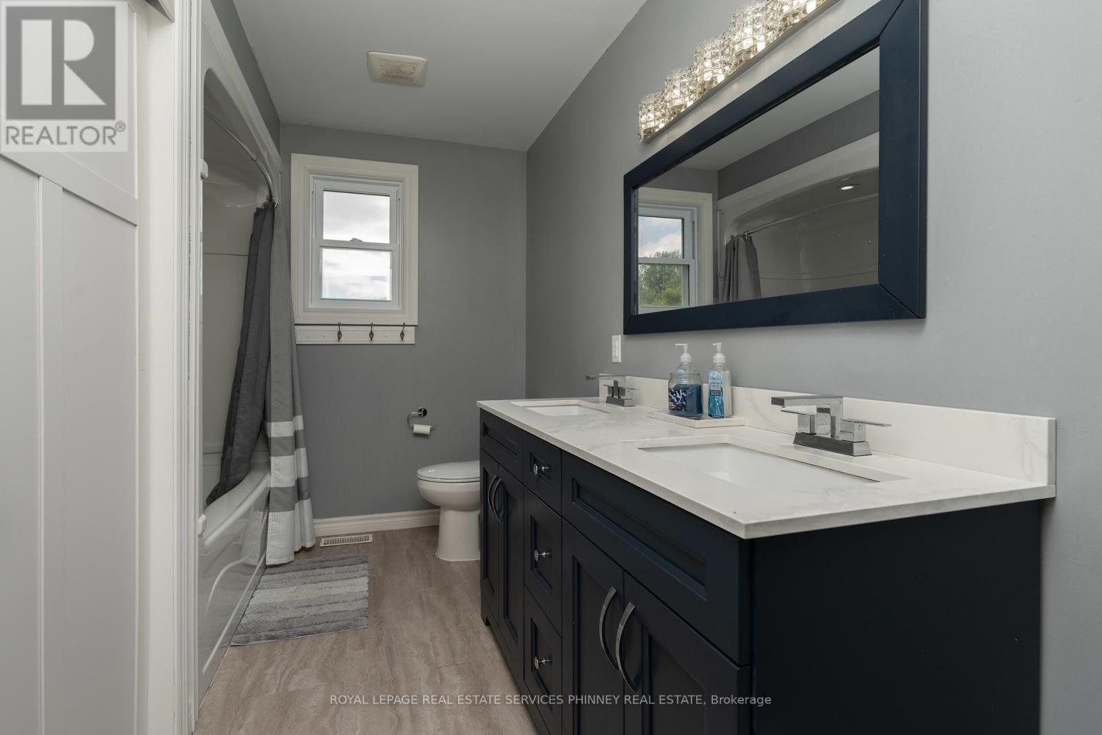 












904 ROBINSON ROAD

,
Haldimand,




Ontario
N1A2W1

