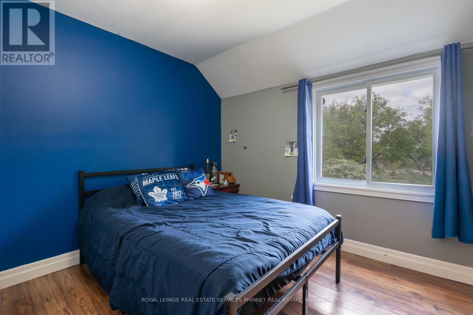 












904 ROBINSON ROAD

,
Haldimand,




Ontario
N1A2W1

