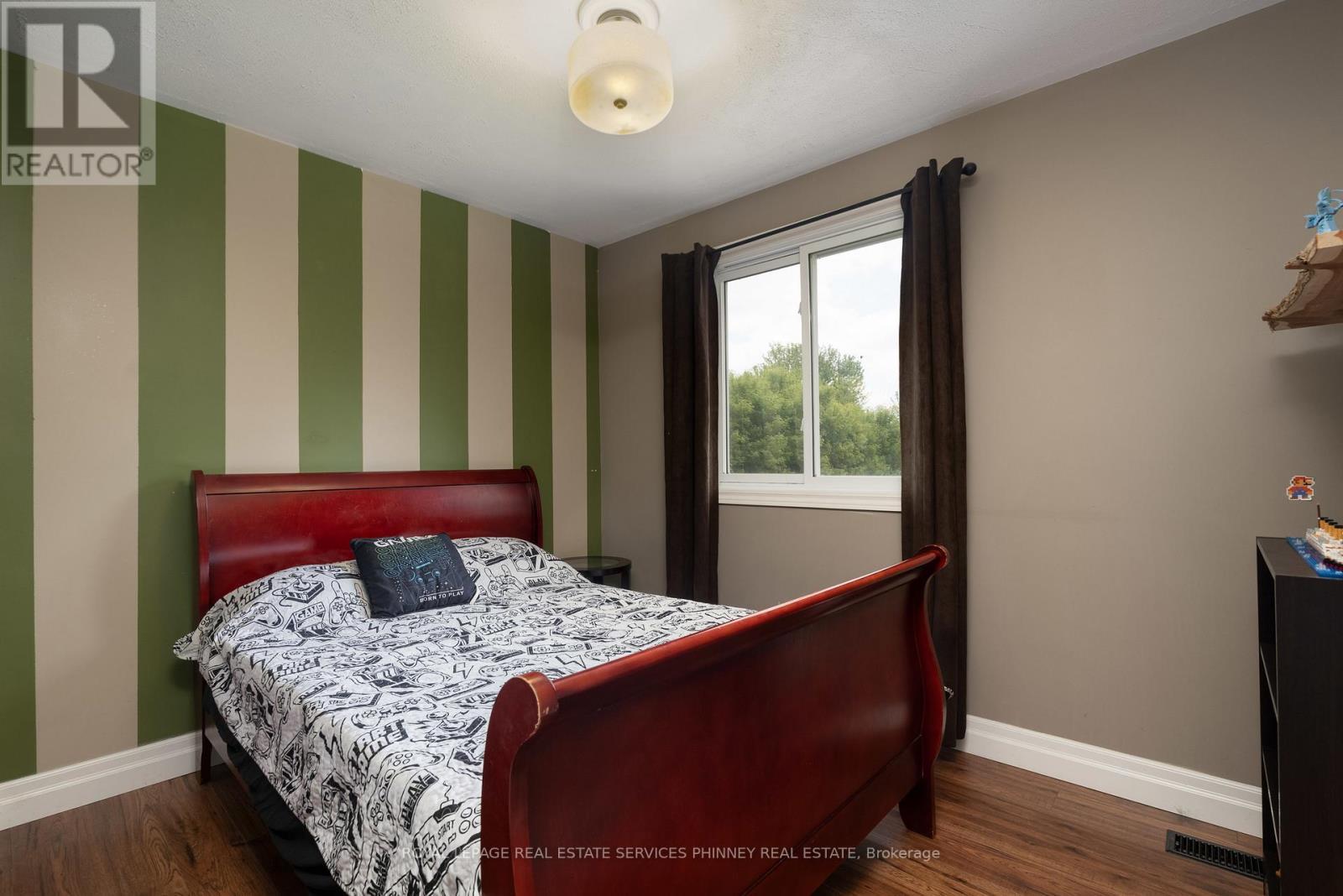 












904 ROBINSON ROAD

,
Haldimand,




Ontario
N1A2W1

