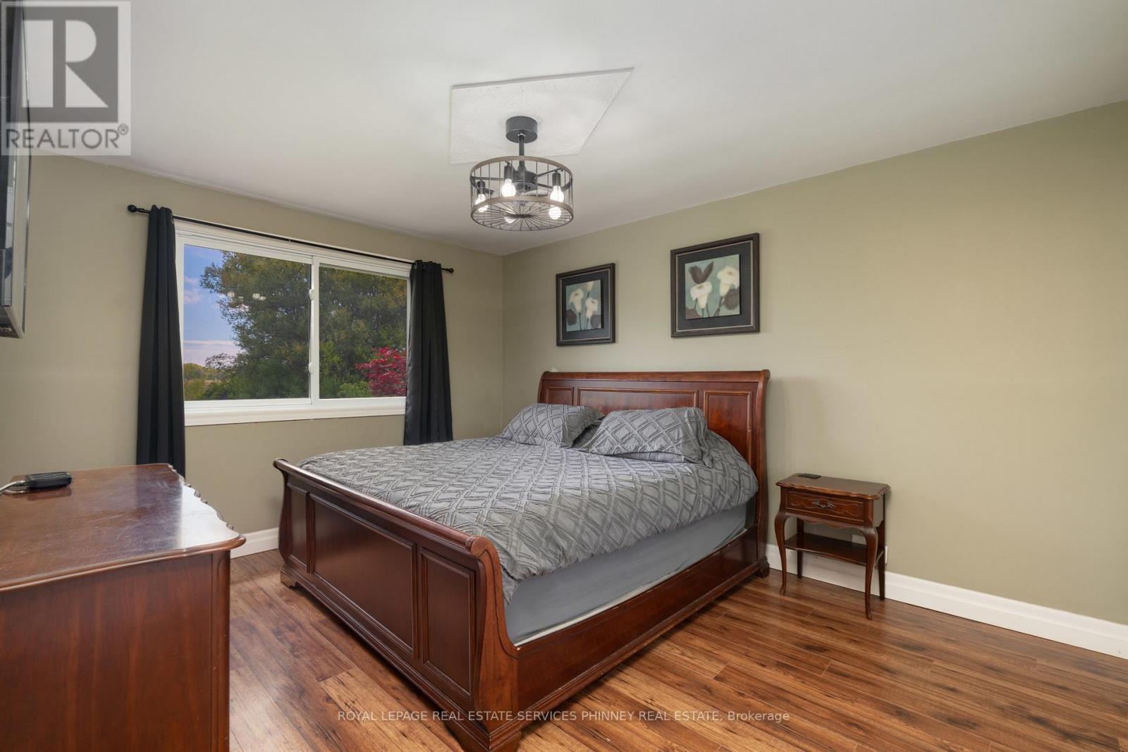 












904 ROBINSON ROAD

,
Haldimand,




Ontario
N1A2W1

