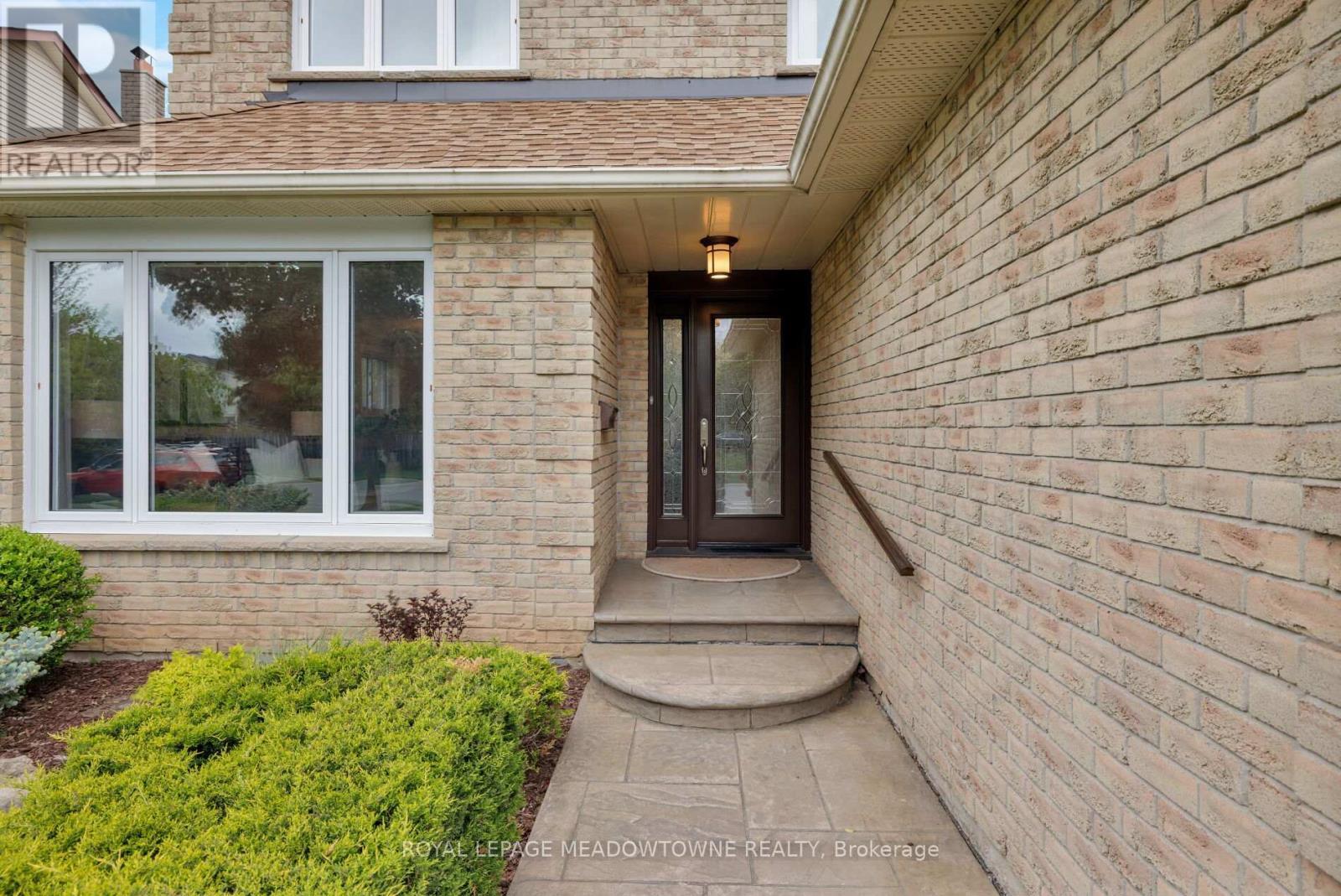 












521 VANIER DRIVE

,
Milton,




Ontario
L9T4S3

