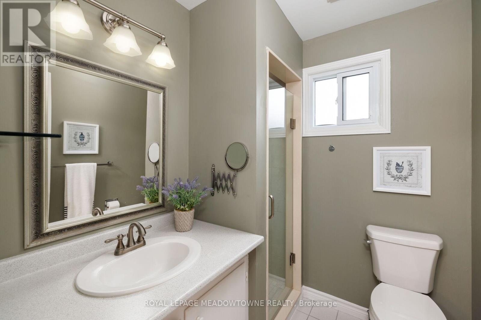 












521 VANIER DRIVE

,
Milton,




Ontario
L9T4S3

