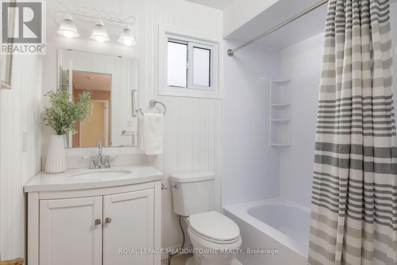 












521 VANIER DRIVE

,
Milton,




Ontario
L9T4S3

