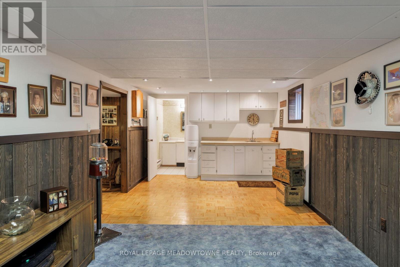 












521 VANIER DRIVE

,
Milton,




Ontario
L9T4S3

