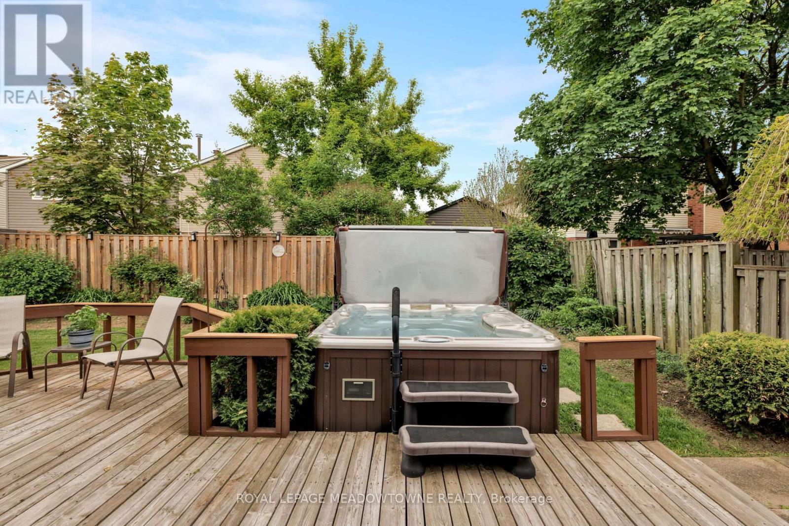












521 VANIER DRIVE

,
Milton,




Ontario
L9T4S3

