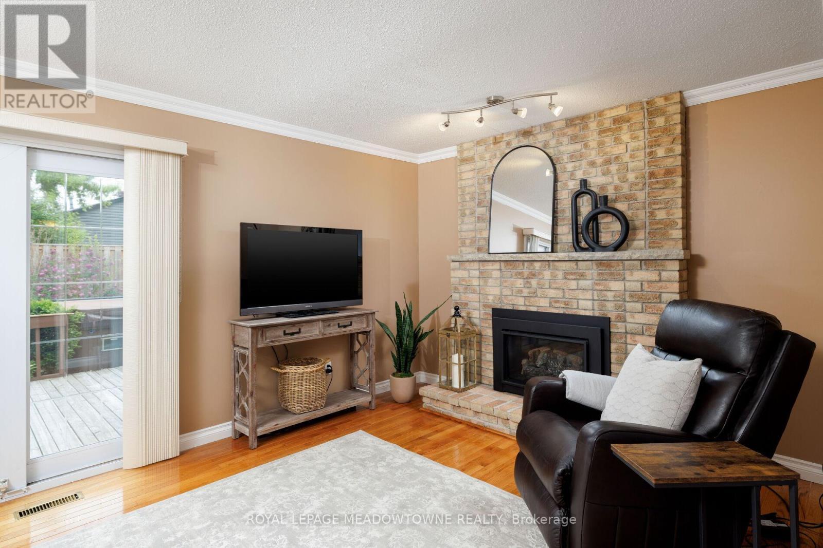 












521 VANIER DRIVE

,
Milton,




Ontario
L9T4S3

