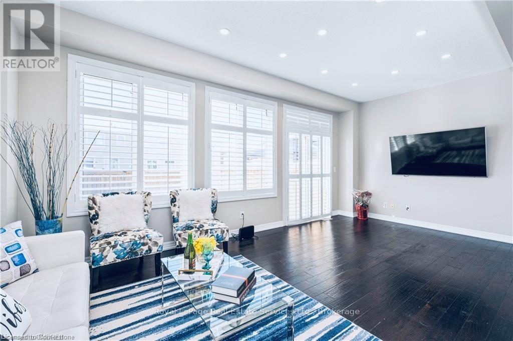 












106 HANSON CRESCENT

,
Milton (SC Scott),




Ontario
L9T8L5

