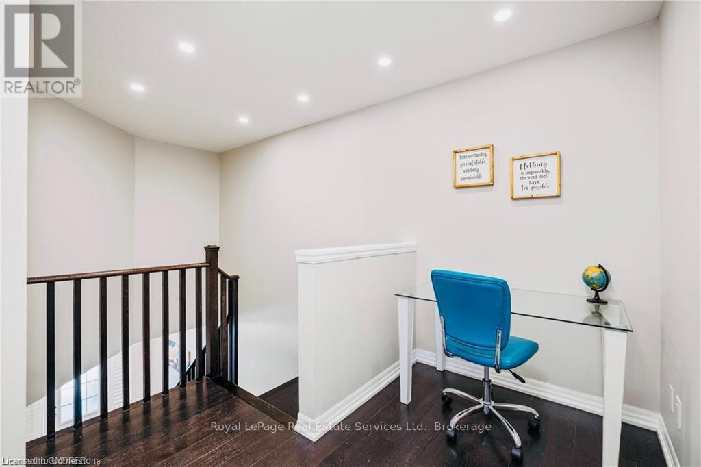 












106 HANSON CRESCENT

,
Milton (SC Scott),




Ontario
L9T8L5

