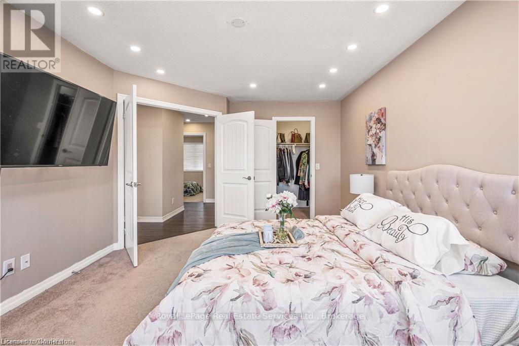 












106 HANSON CRESCENT

,
Milton (SC Scott),




Ontario
L9T8L5

