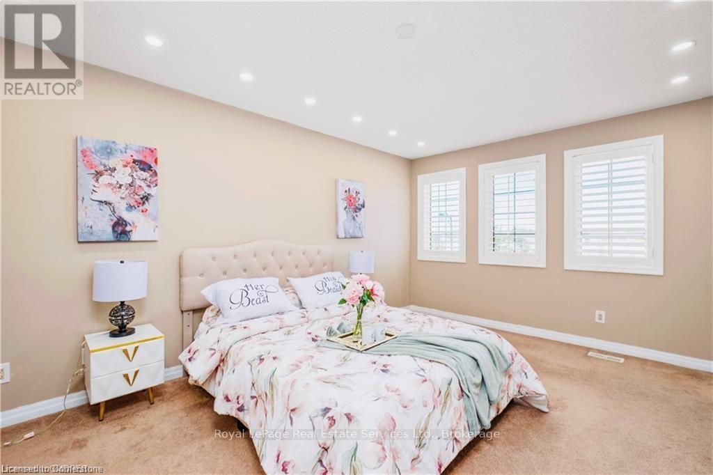 












106 HANSON CRESCENT

,
Milton (SC Scott),




Ontario
L9T8L5

