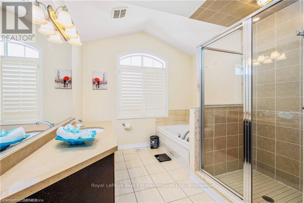 












106 HANSON CRESCENT

,
Milton (SC Scott),




Ontario
L9T8L5

